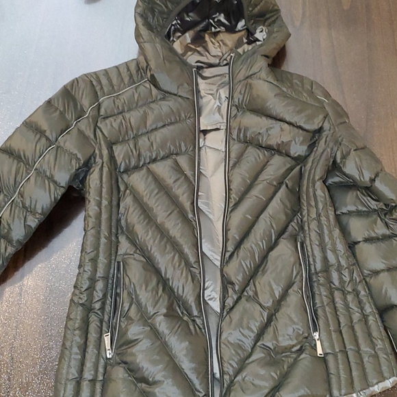 BCBG down jacket - Picture 1 of 3